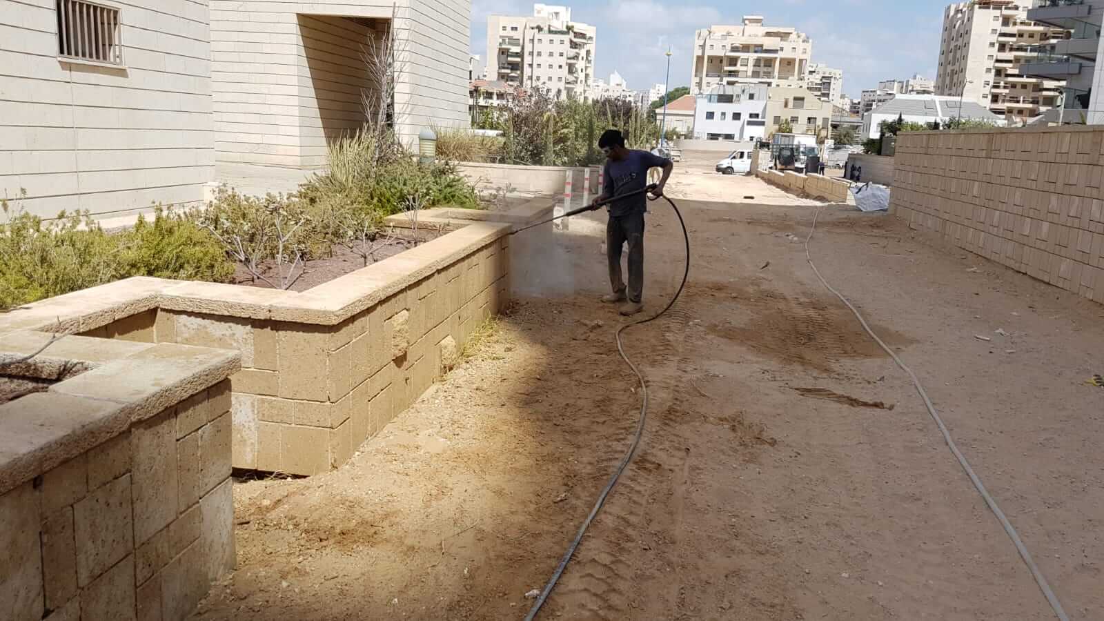 ניקוי בטון מאבן בשיטת לחץ מים גבוה