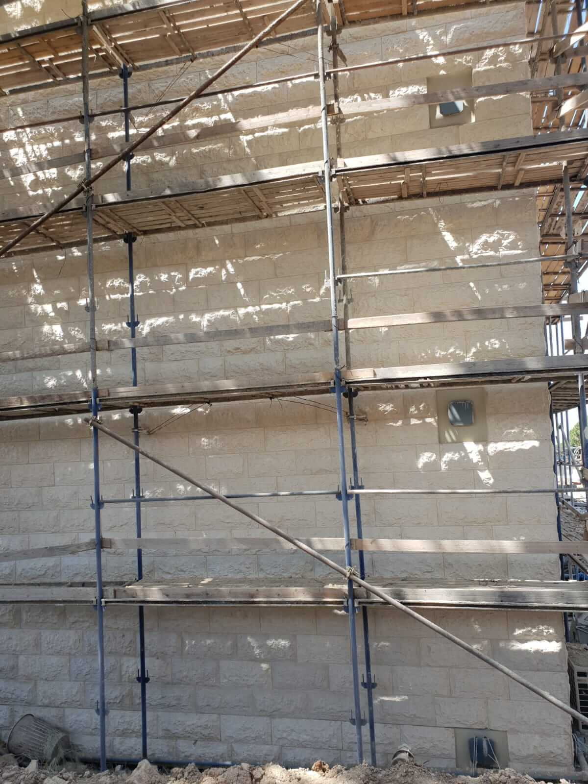 ניקוי אבן בשיטת התזת חול