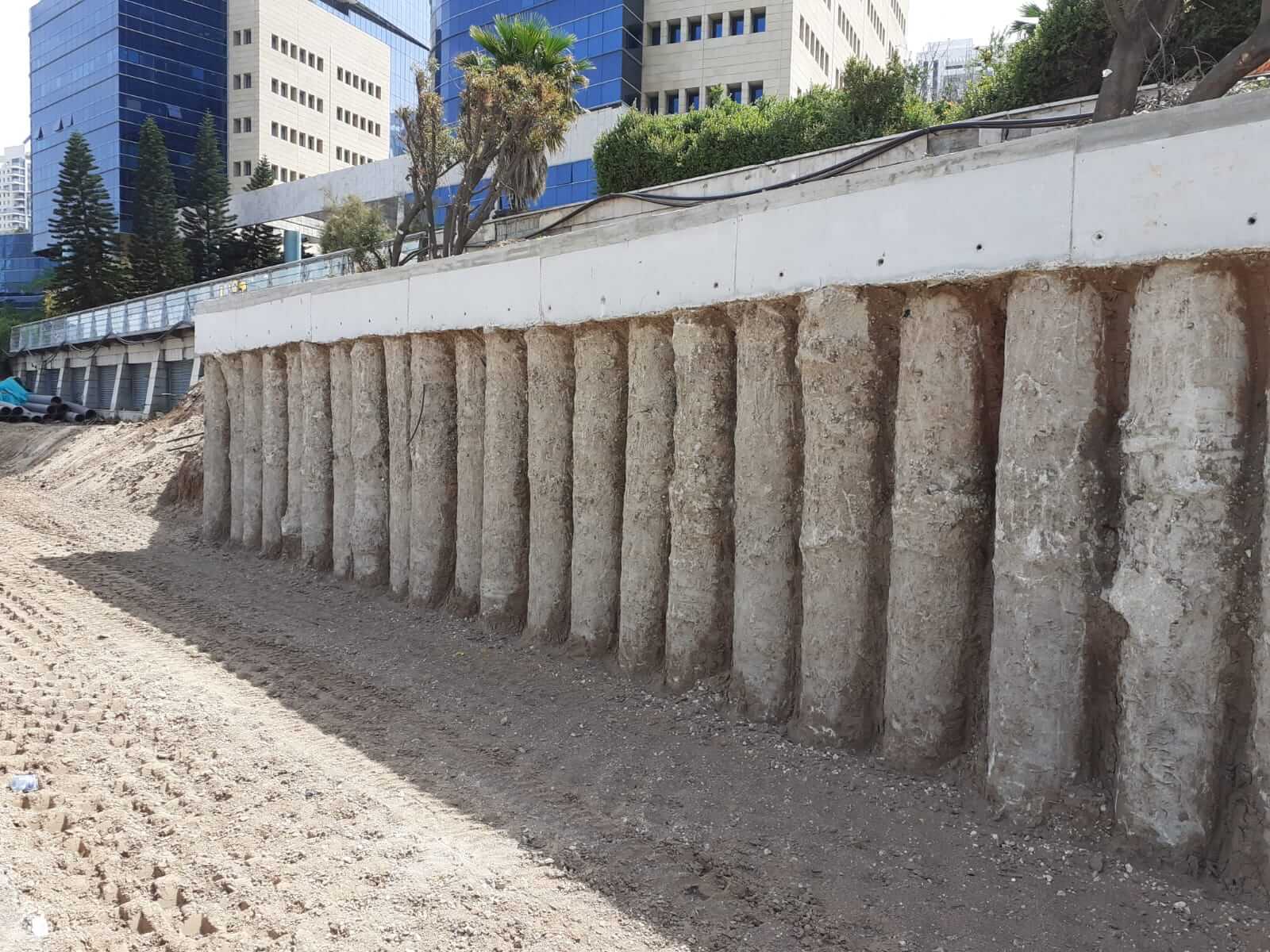 ניקוי כלונסאות בשיטת התזת חול