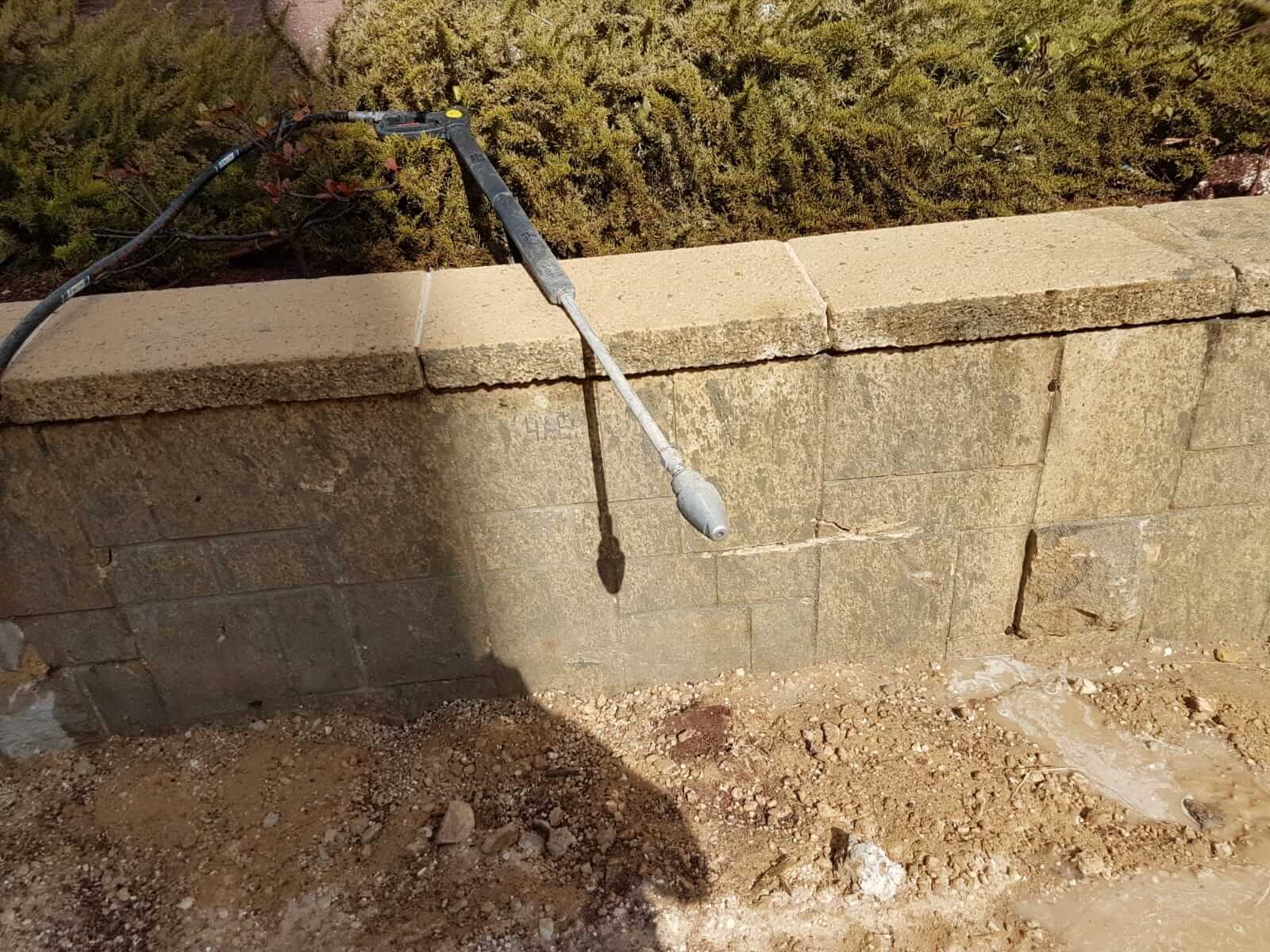 ניקוי בטון מאבן בשיטת לחץ מים גבוה