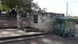 ניקוי אנדרטה בשיטת התזת גרגירי ג'יבלס